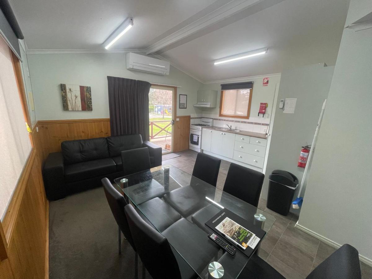 Acacia Caravan Park & Holiday Units อารารัต ภายนอก รูปภาพ