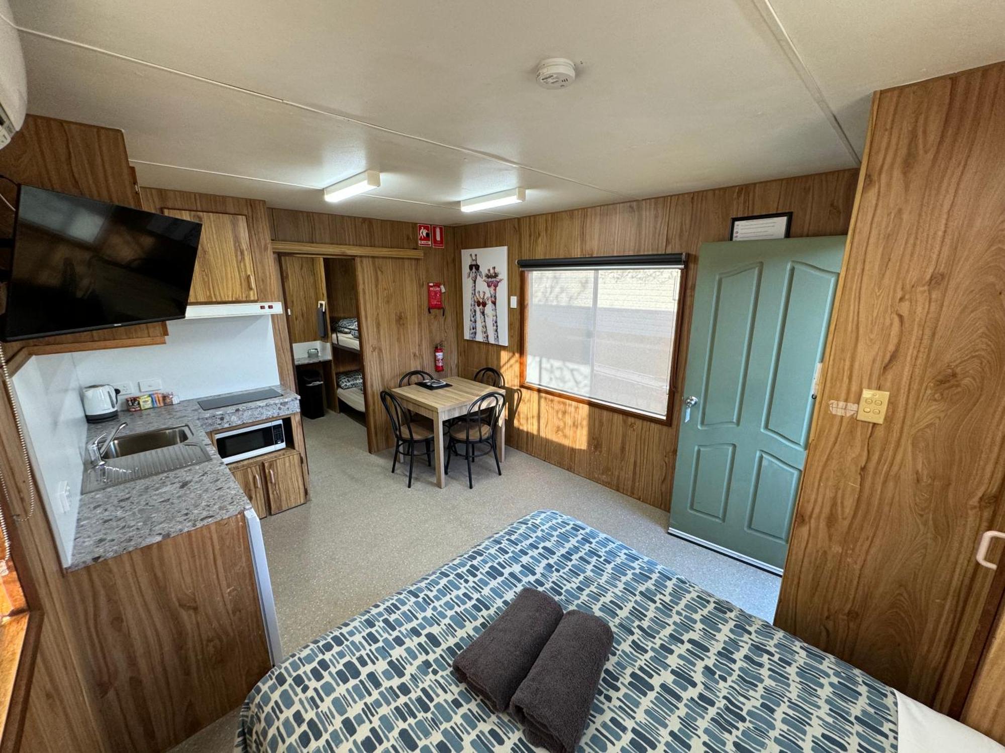 Acacia Caravan Park & Holiday Units อารารัต ภายนอก รูปภาพ