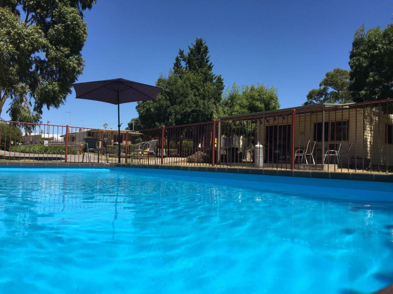 Acacia Caravan Park & Holiday Units อารารัต ภายนอก รูปภาพ
